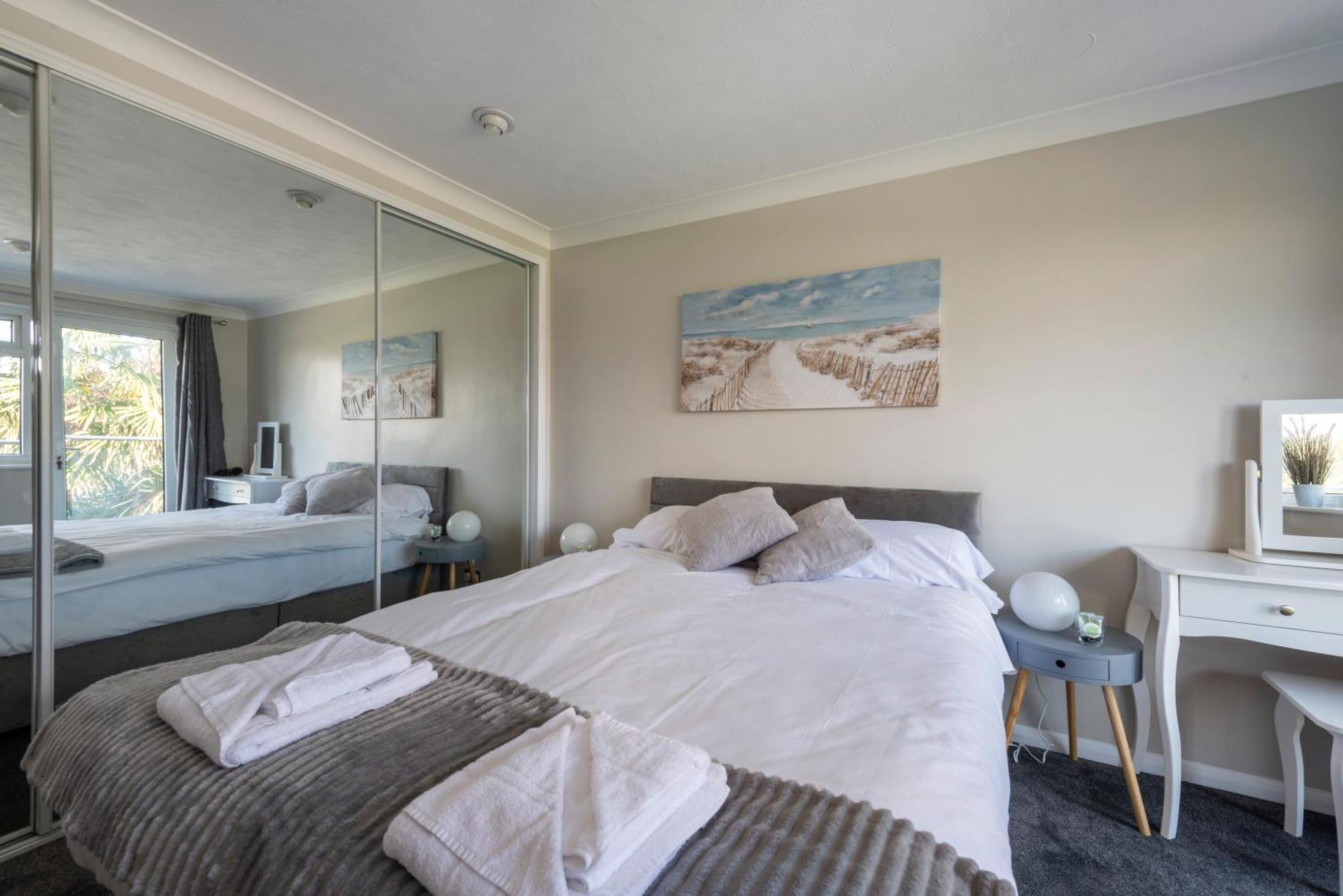 5 Bedroom Detached Beach House Poole Eksteriør billede